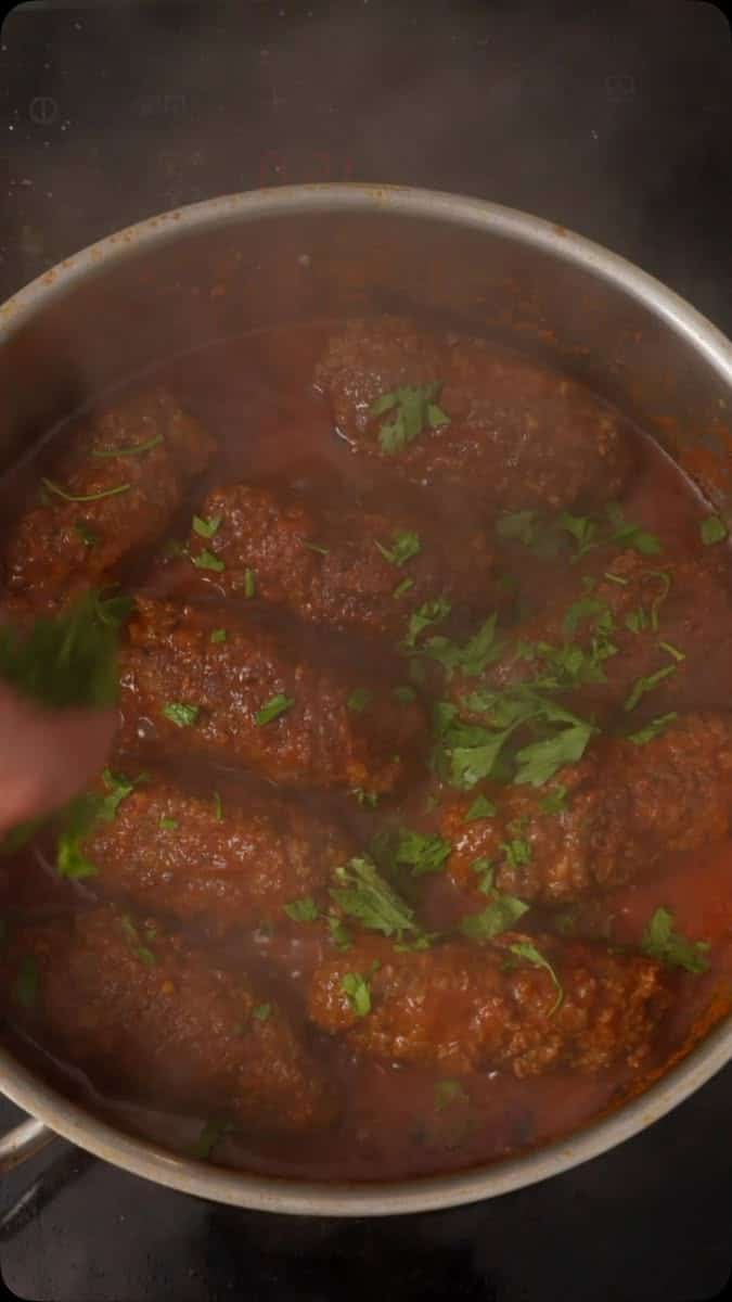 كفتة بالصلصة في حلة واحدة